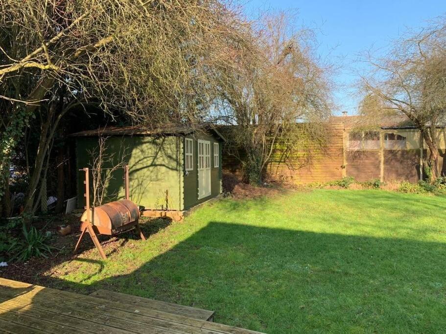 River Cabin Retreat Shepperton Esterno foto