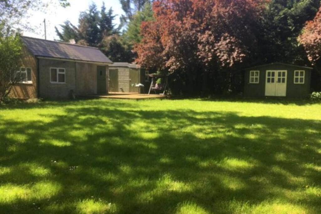 River Cabin Retreat Shepperton Esterno foto