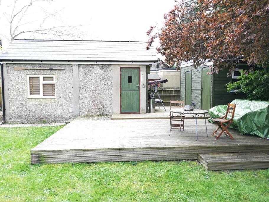 River Cabin Retreat Shepperton Esterno foto